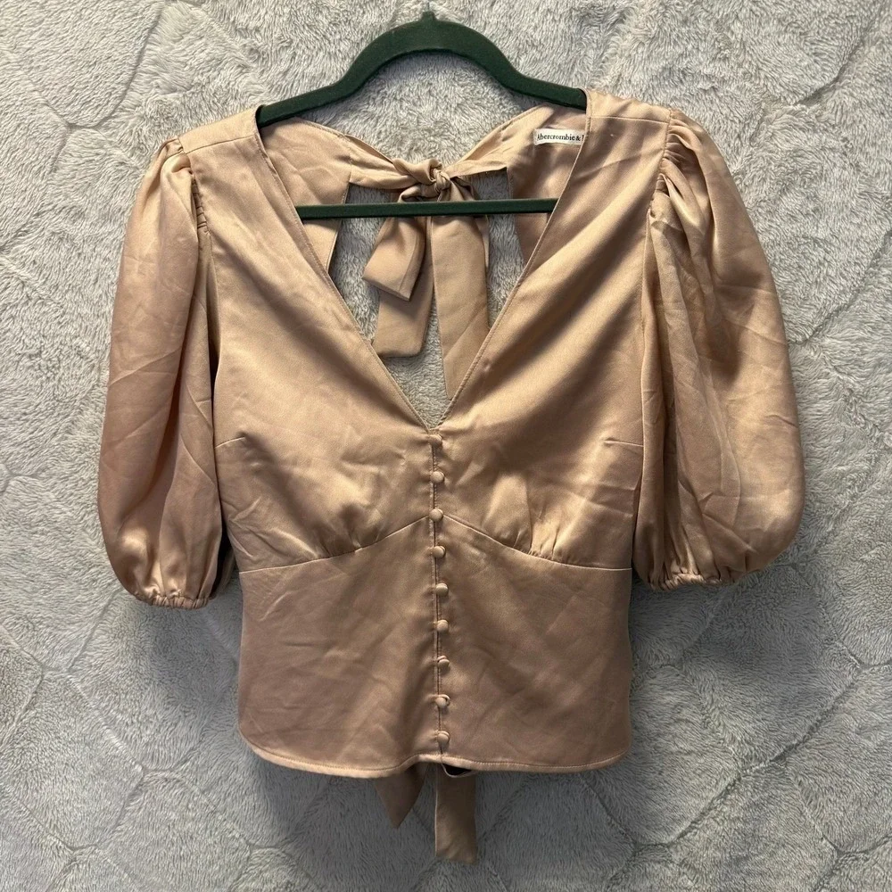 Abercrombie & Fitch Satin‎ Blouse M Champagne Beige Puff Sleeve Tie Back V-Neck
